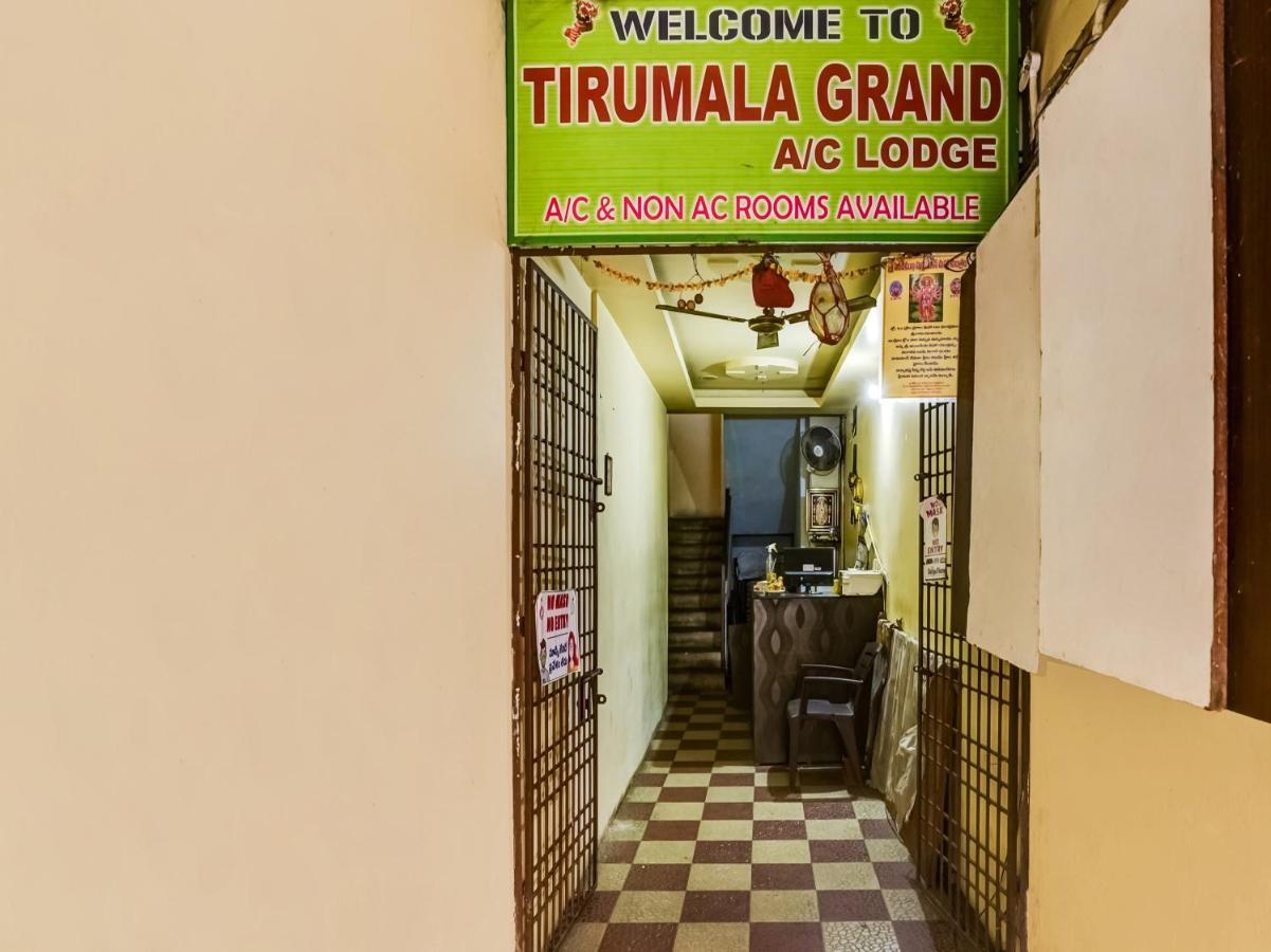 Oyo 84039 Tirumala Grand Rājahmundry 외부 사진