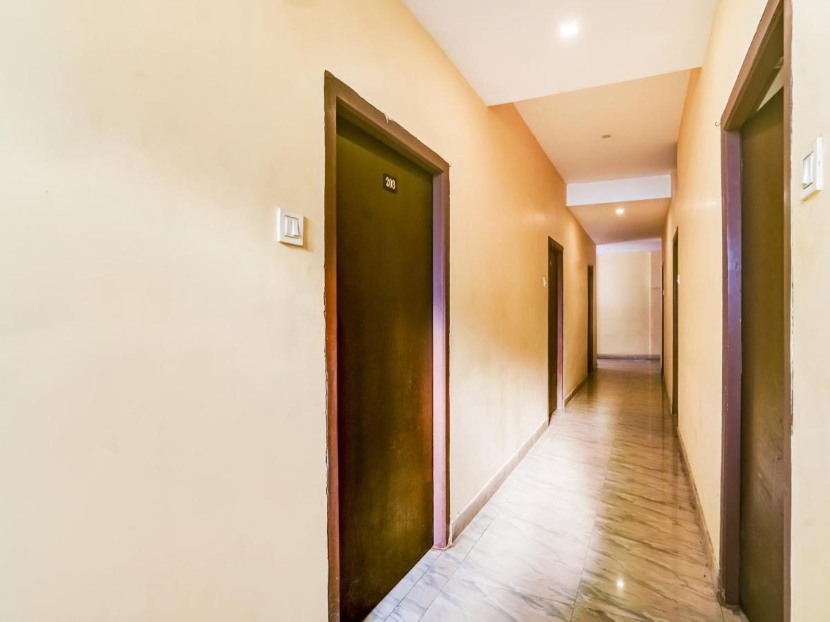 Oyo 84039 Tirumala Grand Rājahmundry 외부 사진